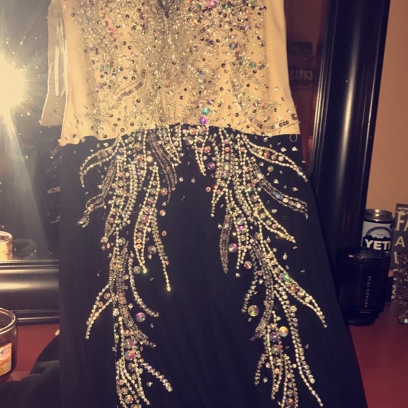 Gorgeous long black, gold, silver prom dress - Picture 4 of 5